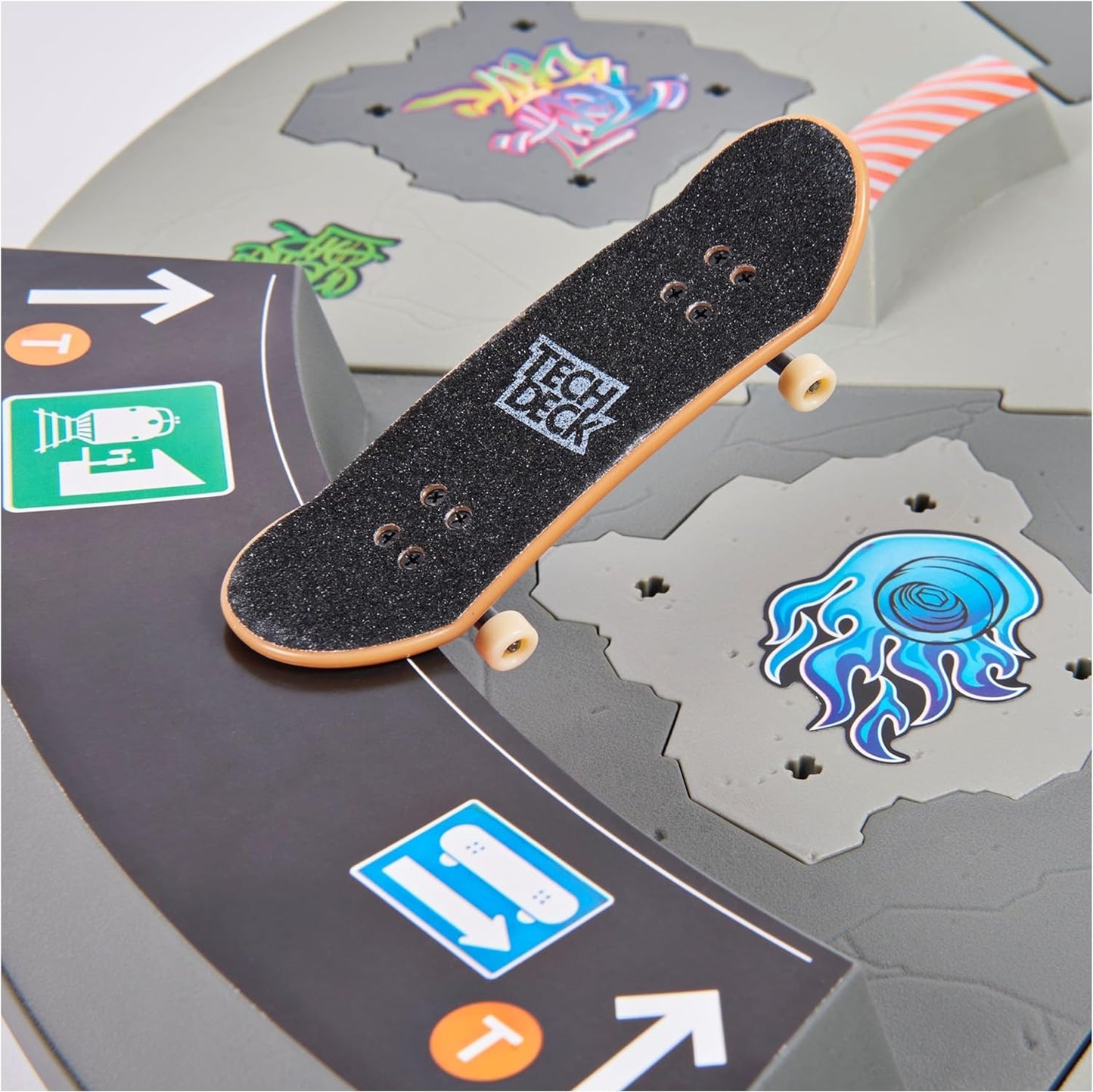 , Shredline 360 Motorized Skate Park, X-Connect Creator, Customizable and Buildable Turntable Ramp Set with Exclusive Fingerboard, Kids Toy for Boys and Girls Ages 6 and Up