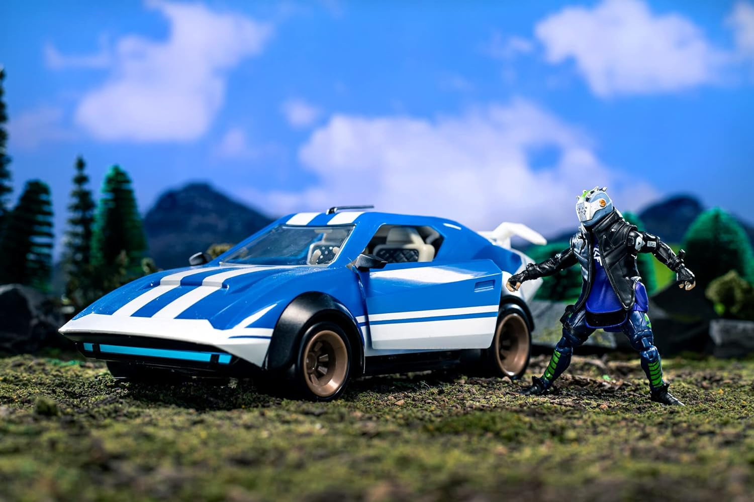 Joy Ride Whiplash Vehicle (Blue & White), with 4-Inch Articulated X-Lord Figure