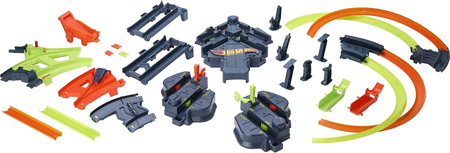 Hot Wheels Colossal Crash Track Set, Figure 8 Track Set, Competitive Play, Aerial Stunts, Toys for Boys Age 5 and Up